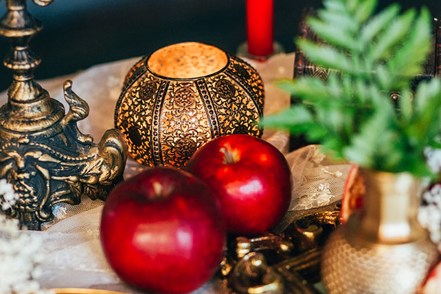 Свадебная фотосессия в дворцовом стиле, яблоки