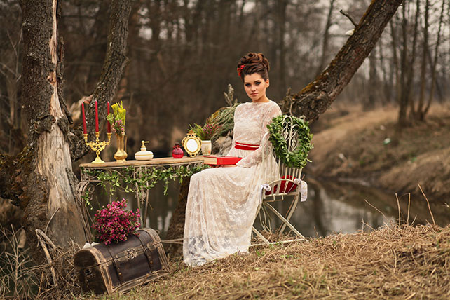 Свадебная фотосессия в сочных оттенках марсала, образ невесты