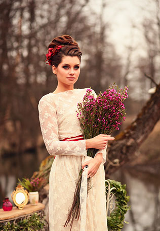 Свадебная фотосессия в сочных оттенках марсала, букет невесты