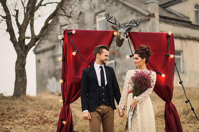 Свадебная фотосессия в сочных оттенках марсала, жених и невеста