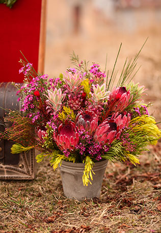 Свадебная фотосессия в сочных оттенках марсала, флористика