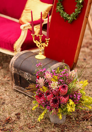 Свадебная фотосессия в сочных оттенках марсала, флористика