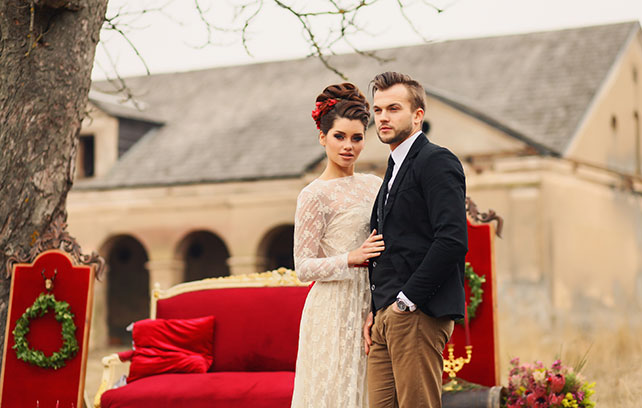 Свадебная фотосессия в сочных оттенках марсала, жених и невеста