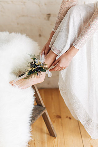 Свадебная фотосессия в стиле бохо, браслет на ногу для невесты