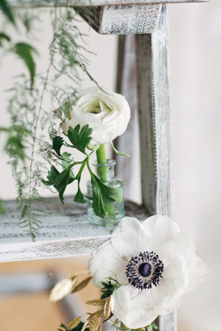 Свадебная фотосессия в стиле бохо, флористика, детали декора, стремянка с цветами