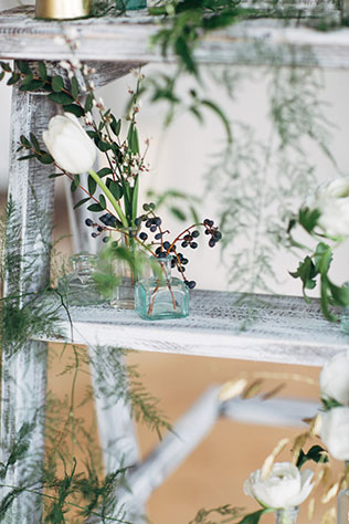 Свадебная фотосессия в стиле бохо, флористика, детали декора, стремянка с цветами