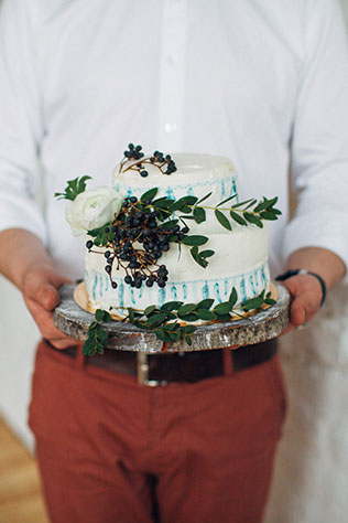 Свадебная фотосессия в стиле бохо, торт с черникой