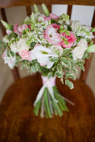 Свадебная фотосессия в стиле хендмейд, букет невесты