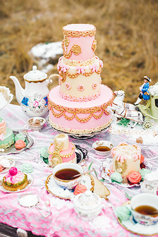 свадебная фотосессия в стиле Марии-Антуанетты, сладкий стол