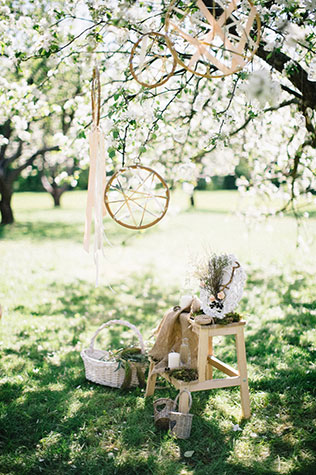 Свадебная фотосессия в яблоневом саду, элементы декора