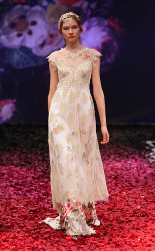 Свадебные платья с цветами