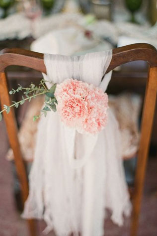 Свадебные тренды 2015 - пастельные цвета, украшение стульев