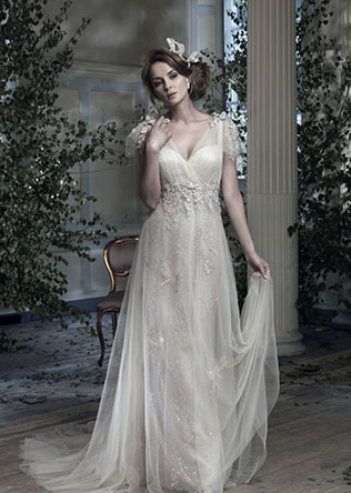 Свадебные тренды 2015, невеста в свадебном платье из легких тканей