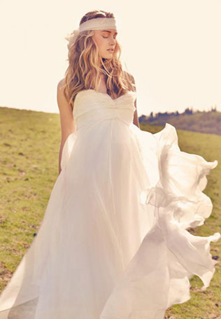 Свадебные тренды 2015, невеста в свадебном платье из легких тканей