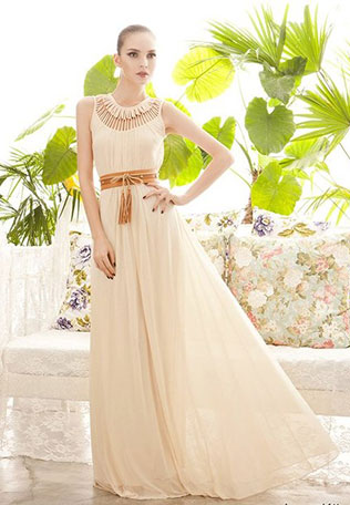 Свадебные тренды 2015, невеста в свадебном платье из легких тканей