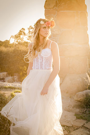 Свадебные тренды 2015, невеста в свадебном платье из легких тканей