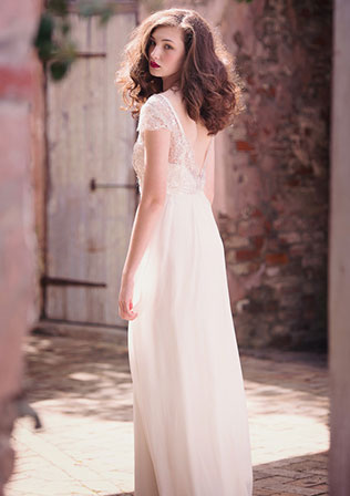 Свадебные тренды 2015, невеста в свадебном платье из легких тканей