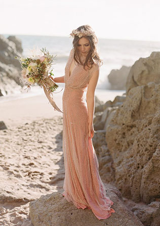 Свадебные тренды 2015, невеста в свадебном платье из легких тканей