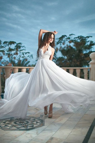 Свадебные тренды 2015, невеста в свадебном платье из легких тканей