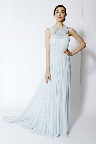 Свадебные тренды 2015, невеста в свадебном платье из легких тканей