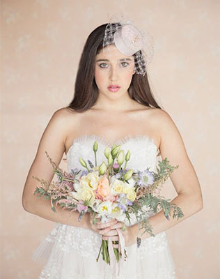 Свадебные тренды 2015 - растрёпанный букет невесты