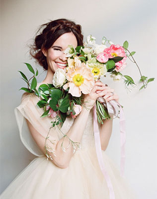 Свадебные тренды 2015 - растрёпанный букет невесты