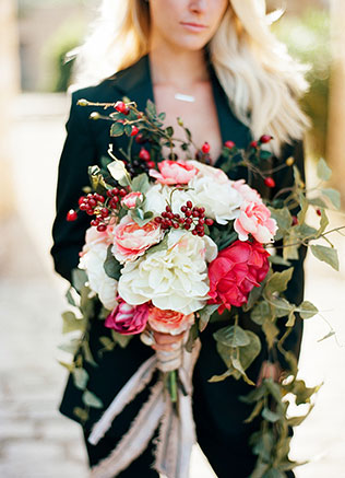 Свадебные тренды 2015 - растрёпанный букет невесты