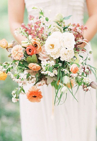 Свадебные тренды 2015 - растрёпанный букет невесты