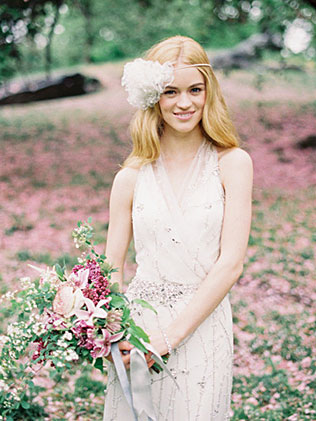 Свадебные тренды 2015 - растрёпанный букет невесты