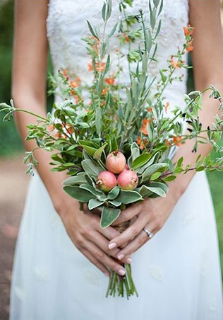 Свадебные тренды 2015 - растрёпанный букет невесты