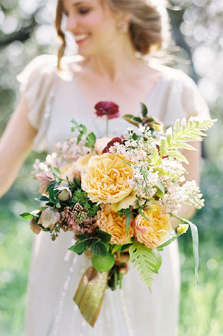 Свадебные тренды 2015 - растрёпанный букет невесты