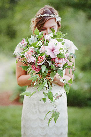Свадебные тренды 2015 - растрёпанный букет невесты