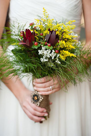 Свадебные тренды 2015 - растрёпанный букет невесты