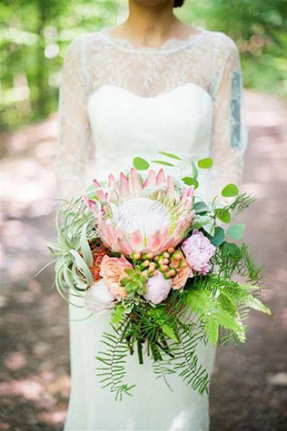 Свадебные тренды 2015 - растрёпанный букет невесты