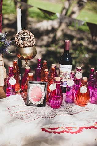 Свадебные тренды 2015 - стиль бохо, разноцветные бутылочки
