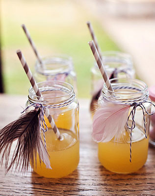 Свадебные тренды 2015 - стиль бохо, перья в декоре