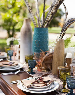 Свадебные тренды 2015 - стиль бохо, перья в декоре