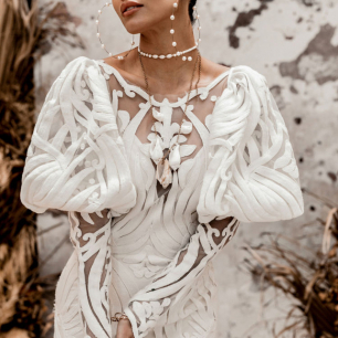 Издалека чудо, вблизи шедевр: свадебные платья Rue de Seine 2022