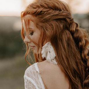 13 самых модных свадебных причёсок в 2022 году