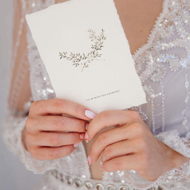 Бутоньерка для жениха: выбираем свадебный аксессуар