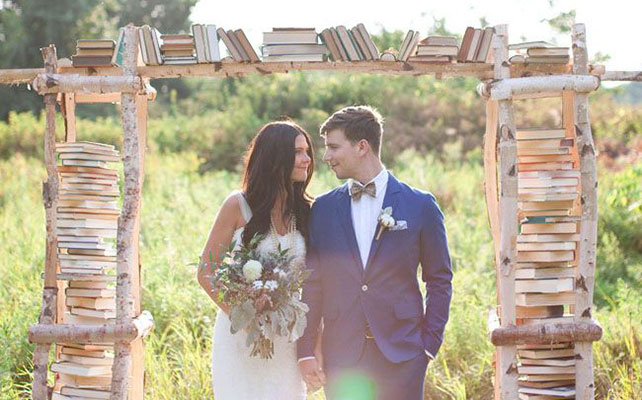 Как выбрать свадебную арку: 8 трендов сезона 2014, свадебная арка из книг
