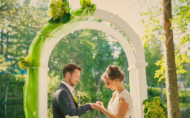 Как выбрать свадебную арку: 8 трендов сезона 2014, классическая деревянная арка