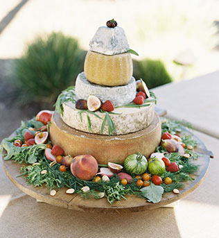 сырный торт на свадьбе