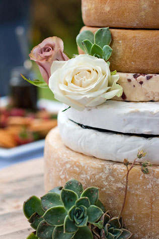 сырный торт на свадьбе