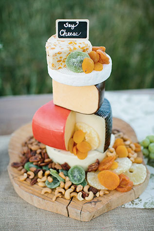 сырный торт на свадьбе