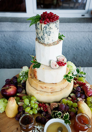 сырный торт на свадьбе