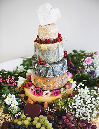 сырный торт на свадьбе