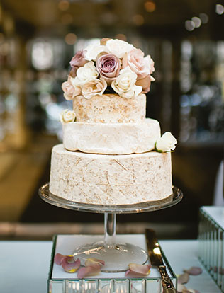 сырный торт на свадьбе