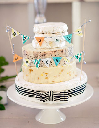 сырный торт на свадьбе