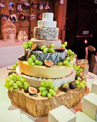 сырный торт на свадьбе